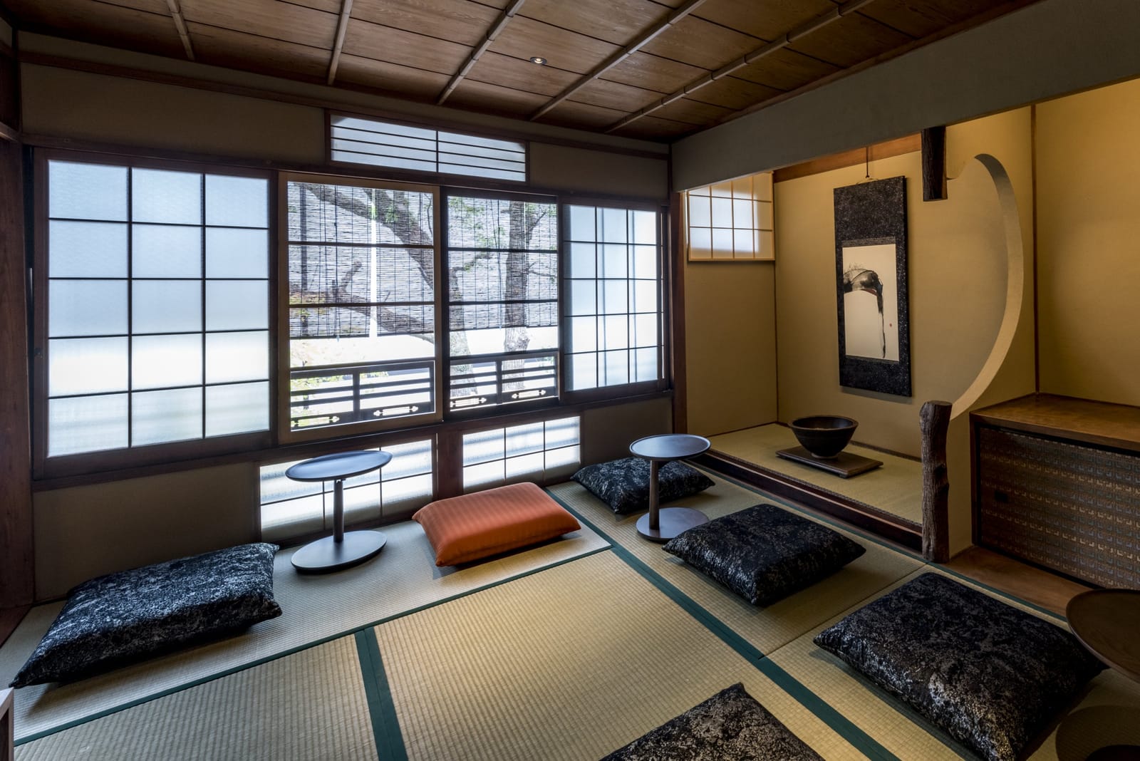 京都二寧坂ヤサカ茶屋店 ─ 築100年超の伝統的町家、畳席でコーヒーを楽しめる(出典: スターバックス コーヒー ジャパン公式)
