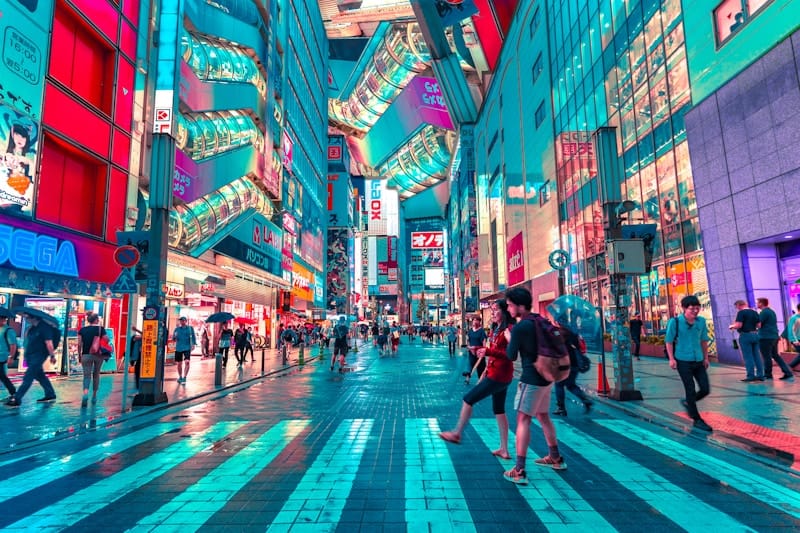 東京駅 半径1kmに36店舗 ─ 丸の内スタバ密集地帯を歩く